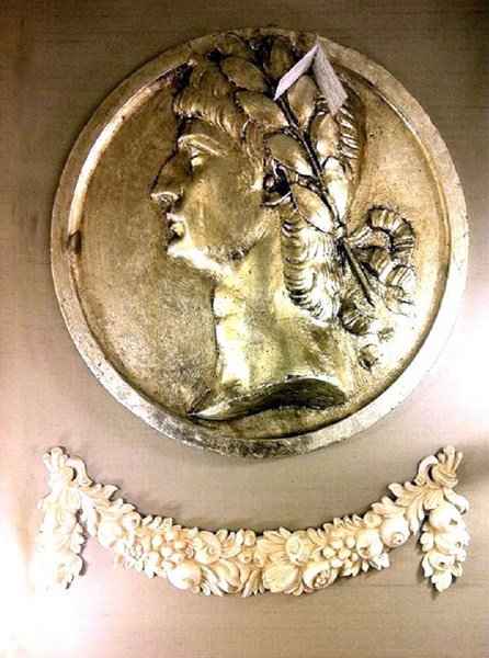 Relieve laurel hombre plata