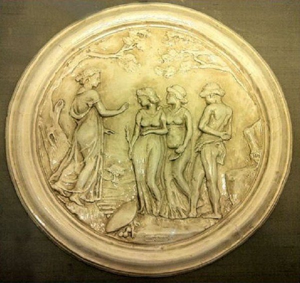 Relieve redondo mujeres iderecha decapé