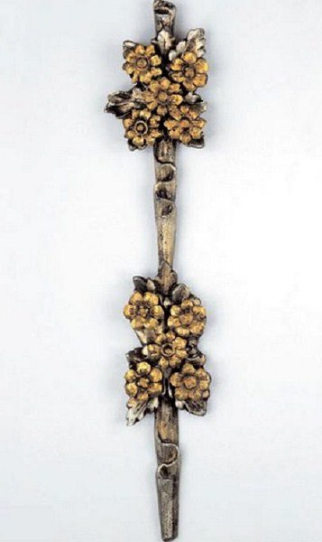 Relieve lanza dos flores plata