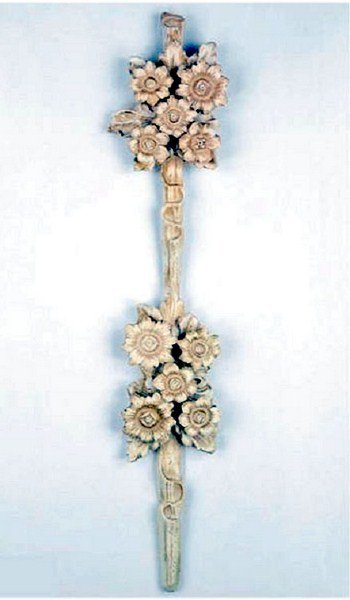 Relieve lanza dos flores decapé